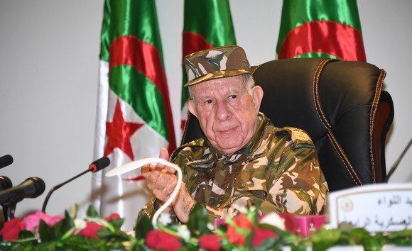 رئيس أركان الجيش الوطني الشعبي يهنئ المنتخب الوطني للمحليين بعد تأهله إلى الدور النهائي