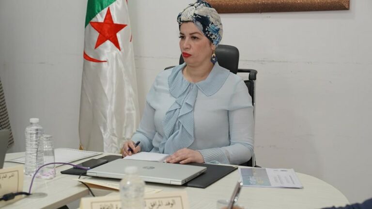 وزيرة الثقافة والفنون تعقد جلسة عمل في الديوان الوطني لحقوق المؤلف والحقوق المجاورة
