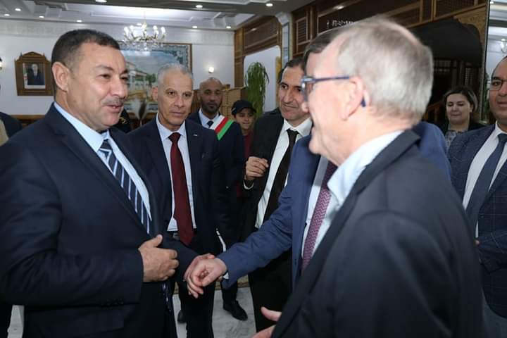 ملف كان 2025 : زيارة لجنة معاينة الملاعب التابعة للكاف للجزائر
