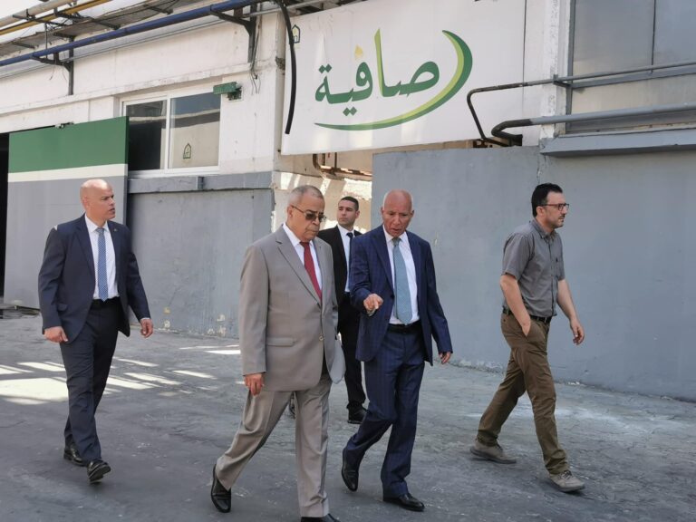 وزير الصناعة في زيارة فجائية لمصنع المحروسة لإنتاج زيت المائدة