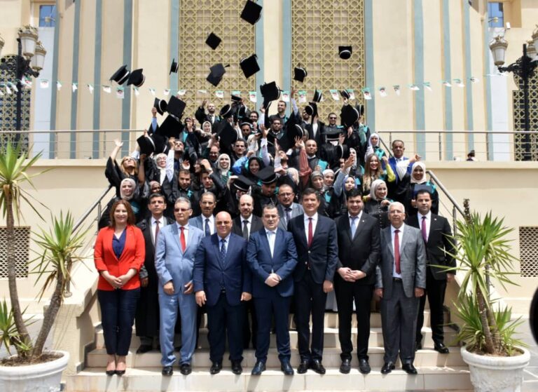 والي ولاية الجزائر يحضر مراسم حفل تخرج الدفعة الثامنة لطلبة المدرسة العليا للضمان الاجتماعي