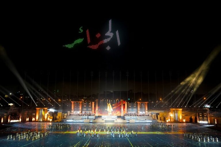 وزيرة الثقافة تهنئ الفنانين المشاركين في حفل افتتاح الألعاب الرياضية العربية