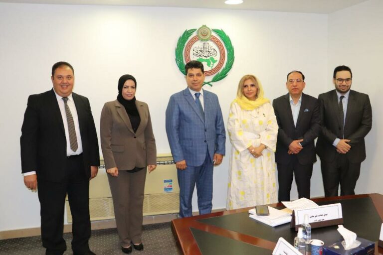 النائب علي جلولي رئيس لجنة العلاقات الخارجية التابعة للمرصد العربي لحقوق الإنسان يرأس اجتماعا تحضيريا بالقاهرة