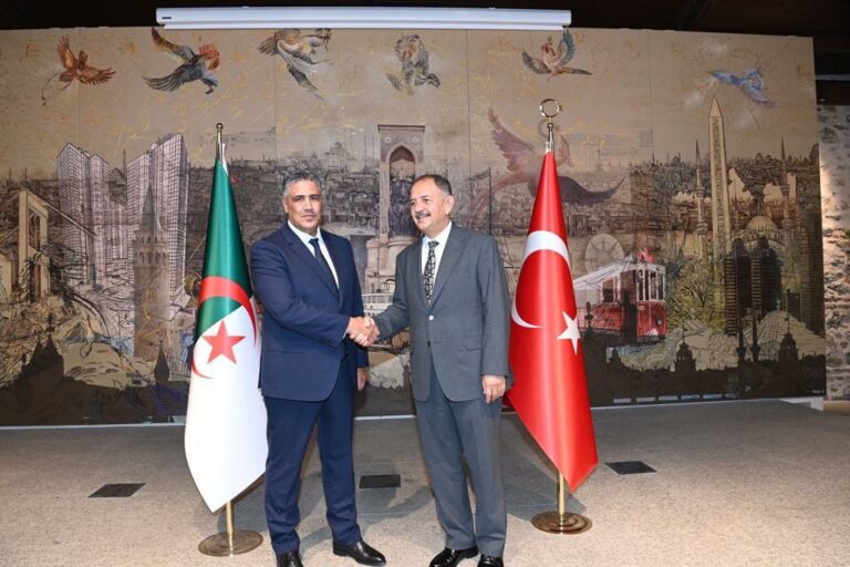 وزير السكن السيد محمد طارق بلعريبي يبحث سبل التعاون مع نظيره التركي
