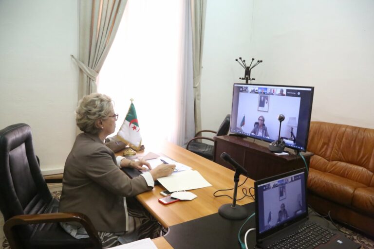 السيدة فوزية بن باديس تشارك في اجتماع اللجنة المتعلقة بشؤون الشرق الأوسط