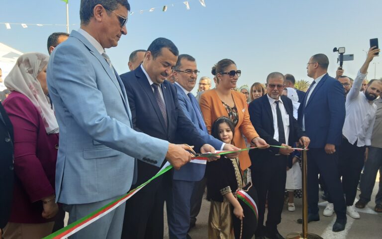 وزير الطاقة يعطي إشارة انطلاق تشغيل أعمدة الشحن الكهربائي وافتتاح الرواق الرقمي لسونلغاز