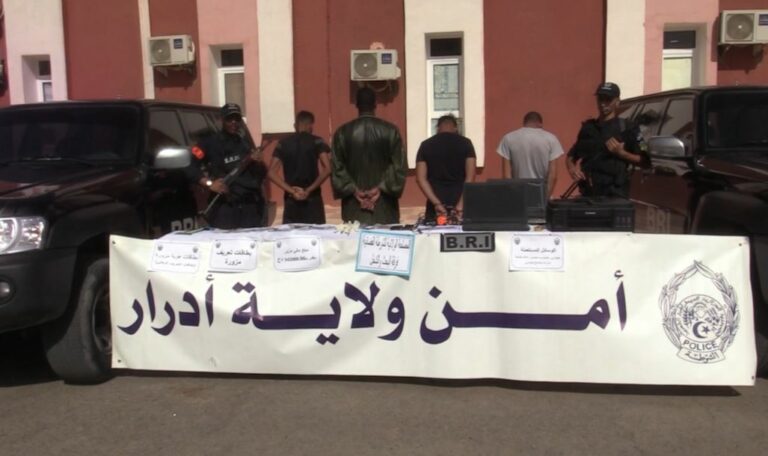 شرطة أدرار تطيح بمجموعة إجرامية وتحجز 54 مليون سنتيم من العملة الوطنية المزورة