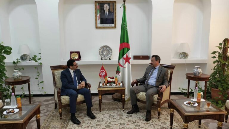 وزير الأشغال العمومية يستقبل سعادة سفير جمهورية تونس بالجزائر