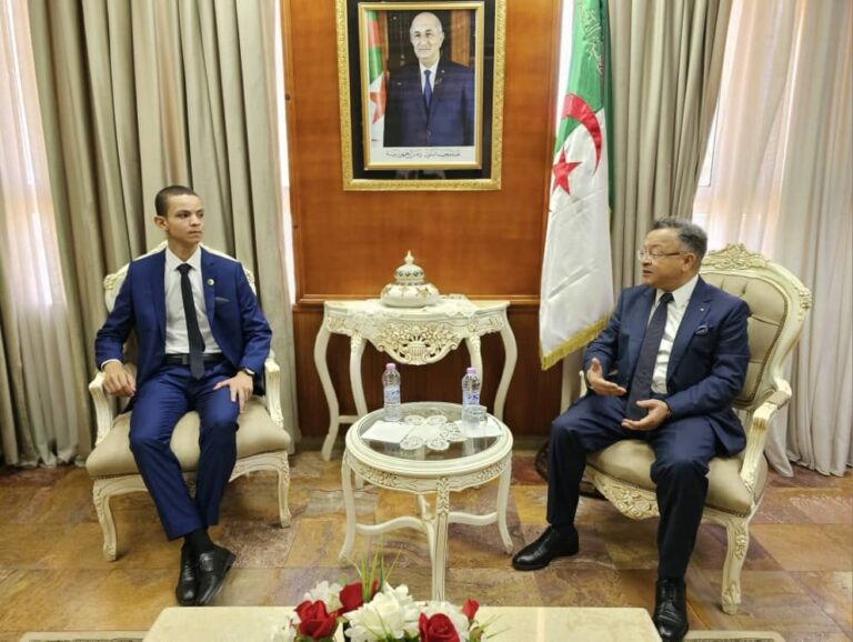 وزير التعليم العالي يستقبل التلميذ المتفوق وطنيا في شهادة البكالوريا محمد لمين بلقداش