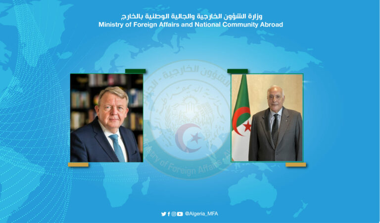 وزير الخارجية السيد أحمد عطاف يتلقى اتصالاً هاتفياً من نظيره من مملكة الدنمارك