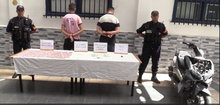 الجزائر العاصمة : توقيف شقيقان يقومان بتخزين مواد مخدرة لترويجها 