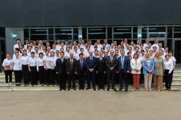 وزير الصحة يكرم أعضاء البعثة الطبية الصينية الـ 27 عقب انتهاء مهامها بالجزائر