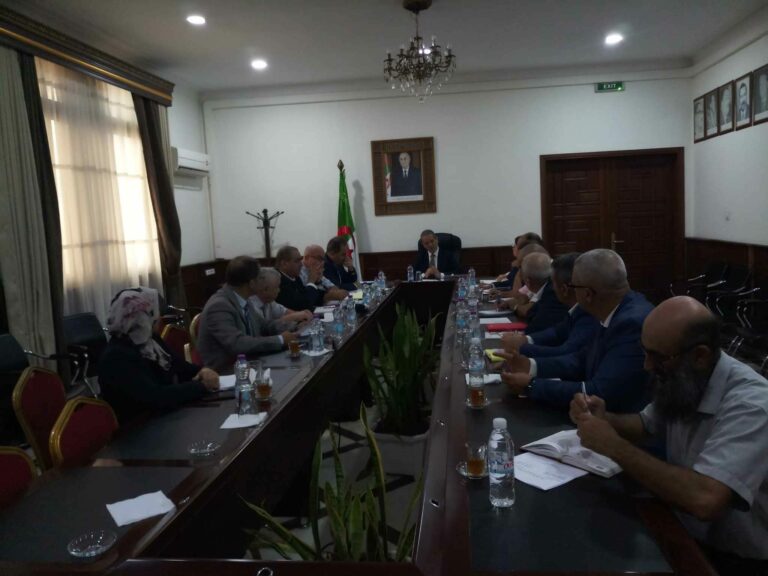 وزير الفلاحة يترأس لقاء تنسيقيا مع المؤسسات العمومية الناشطة في مجال الزراعات الاستراتيجية