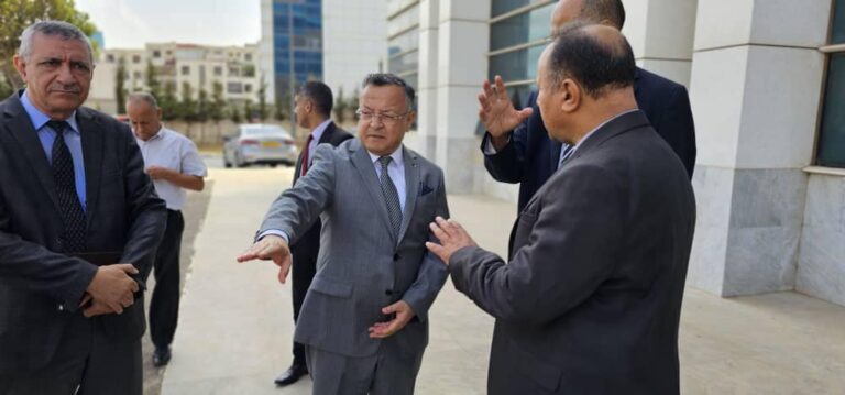 وزير التعليم العالي يقوم بزيارة لكلية الحقوق لجامعة الجزائر 1