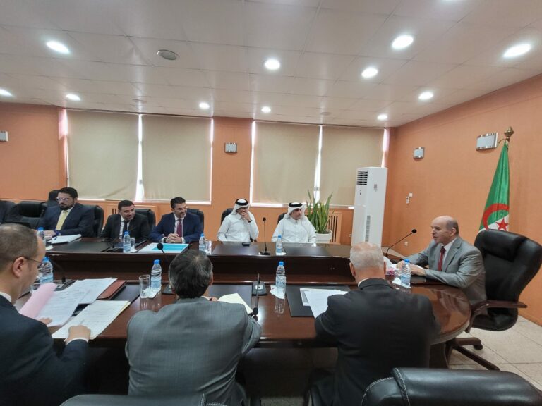 وزير الصحة عبد الحق سايحي يلتقي مع سعادة سفير دولة قطر بالجزائر