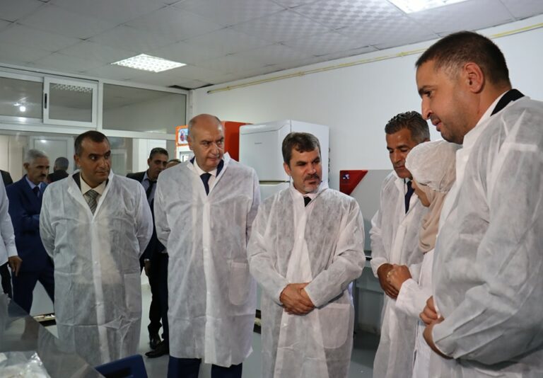 وزير الصيد البحري يشرف على افتتاح يوم دراسي حول دور البحث العلمي في تطوير قطاع الصيد البحري وتربية المائيات