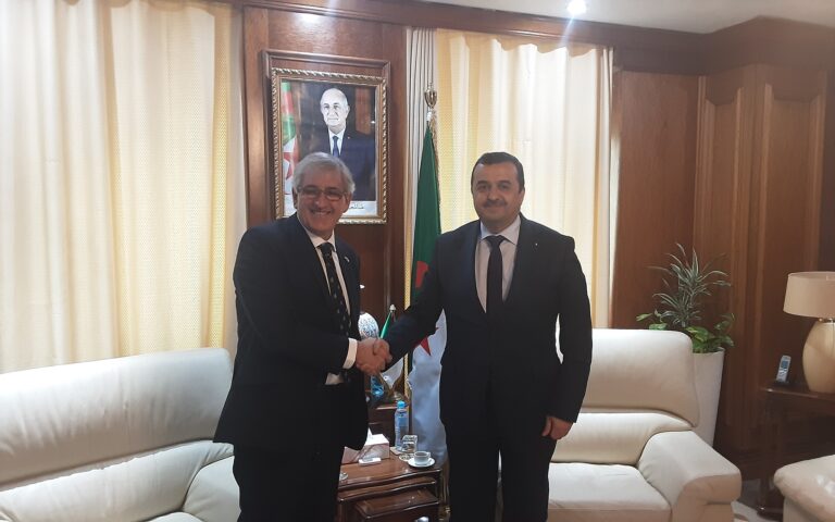 وزير الطاقة والمناجم يستقبل المفوض التجاري في افريقيا لملك المملكة المتحدة