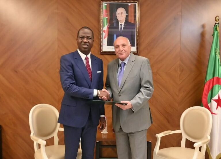وزير الخارجية يستقبل السفير الجديد لجمهورية الكونغو في الجزائر