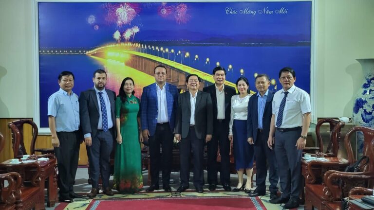 النائبان بودن وبوشويط يستقبلان من طرف الأمين العام للحزب الشيوعي رئيس المجلس الشعبي لمقاطعة دينه بينه