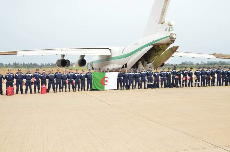 القوات الجوية الجزائرية تشحن مساعدات إنسانية إلى دولة ليبيا الشقيقة