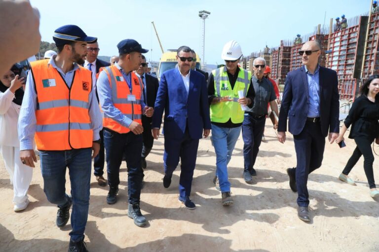 وهران : زيارة ميدانية لمعاينة أشغال انجاز محطة تحلية مياه البحر بالرأس الأبيض