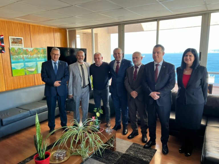 وفد المجموعة البرلمانية للصداقة الجزائرية الشيلية يجري لقاء مع محافظ مقاطعة فالبارايسو