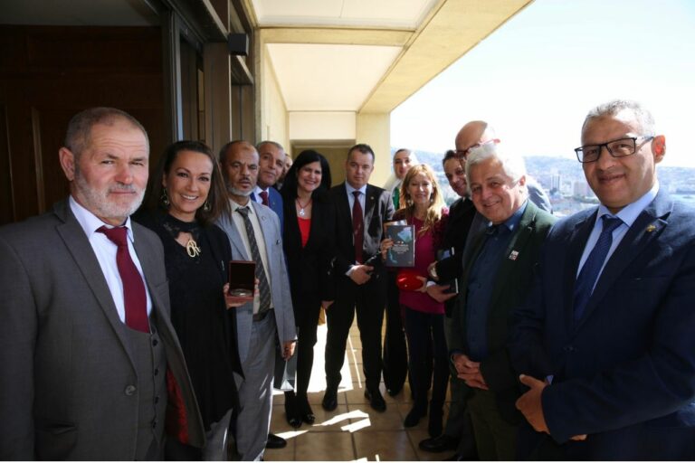 وفد المجموعة البرلمانية للصداقة الجزائرية الشيلية يتحادث مع رئيسة المجموعة البرلمانية للصداقة الشيلي الجزائر