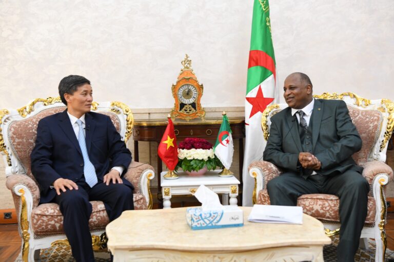 رئيس لجنة الشؤون القانونية يستقبل نائب وزير العدل الفيتنامي والوفد المرافق له