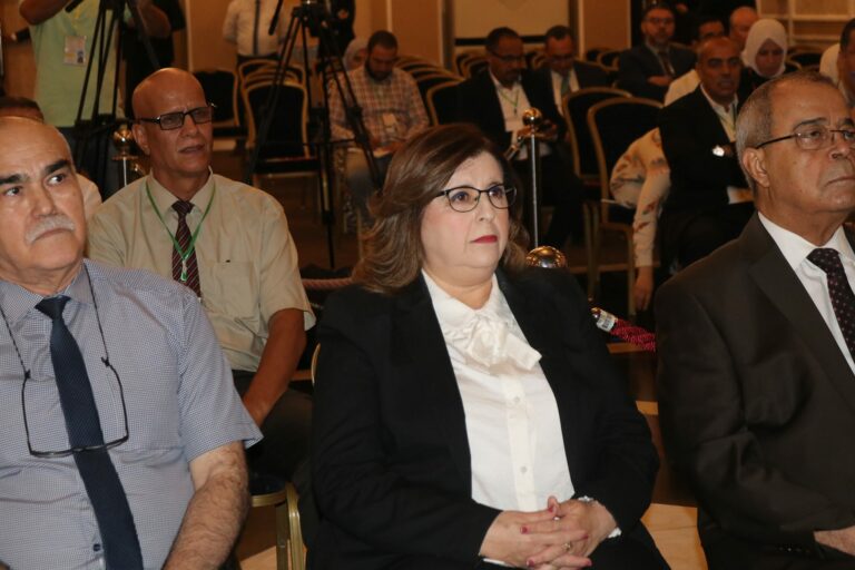 وزيرة البيئة تشارك في فعاليات ملتقى الطاقات المتجددة في الجزائر