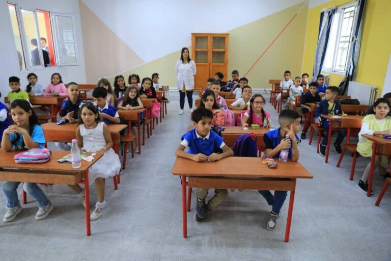 428.127 تلميذ بوهران يلتحقون اليوم بمقاعد الدراسة عبر الأطوار الثلاثة