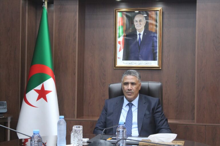 وزير السكن يترأس اجتماعا تقنيا خاص بمشروع 2400 سكن عمومي ايجاري بولاية ورقلة