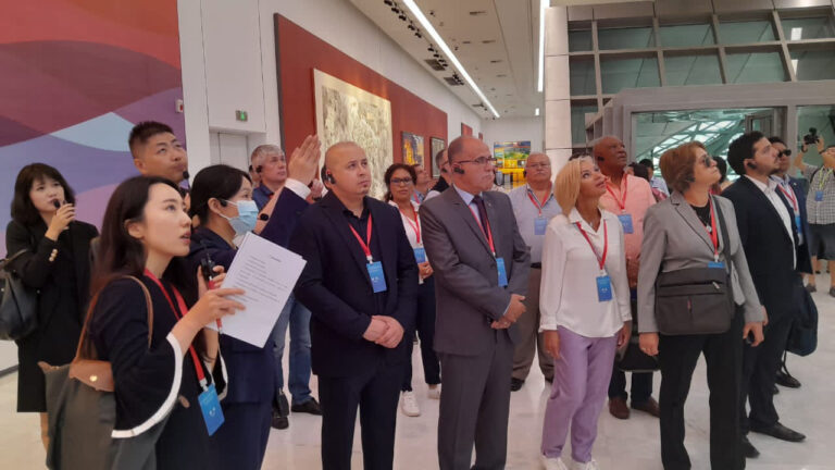 وفد من المجلس الشعبي الوطني يحل بالصين تحسبا للمشاركة في المنتدى الدولي للتبادل الودي للبرلمانيين