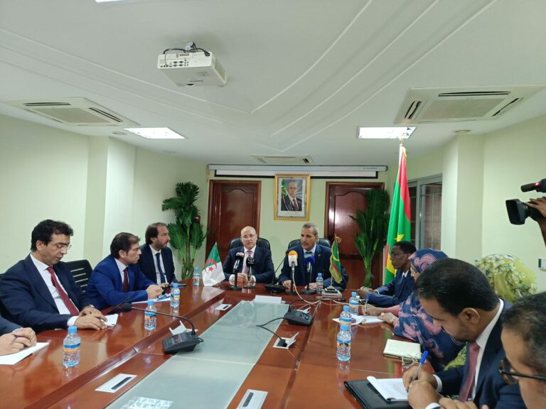 وزير التجارة يترأس جلسة عمل حضرها إطارات من الوزارتين الجزائرية والموريتانية