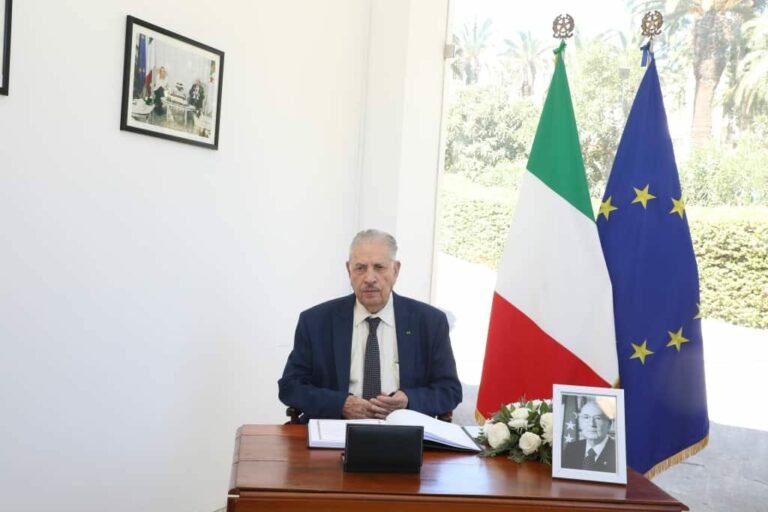 رئيس مجلس الأمة يوقّع على سجلّ التعازي على إثر وفاة الرئيس الإيطالي السابق جورجيو نابوليتانو