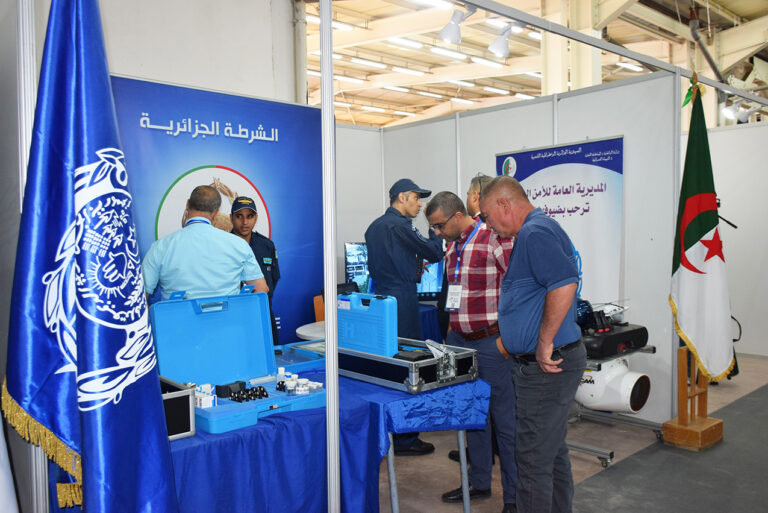 المديرية العامة للأمن الوطني تشارك في الصالون الدولي للبيئة والطاقات المتجددة