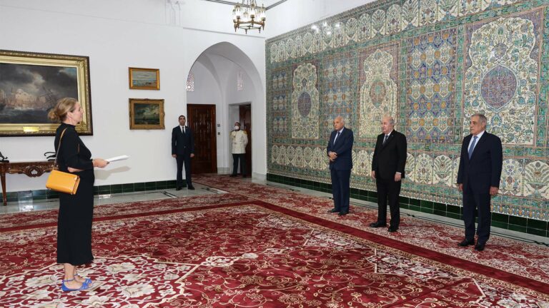 رئيس الجمهورية السيد عبد المجيد تبون يتلقى أوراق اعتماد سفراء جدد