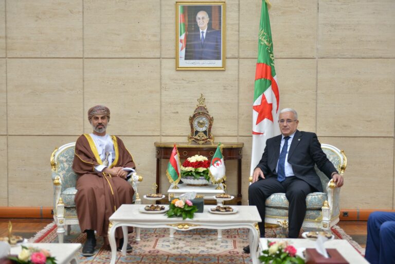 رئيس المجلس الشعبي الوطني يجري محادثات رسمية مع نظيره العماني