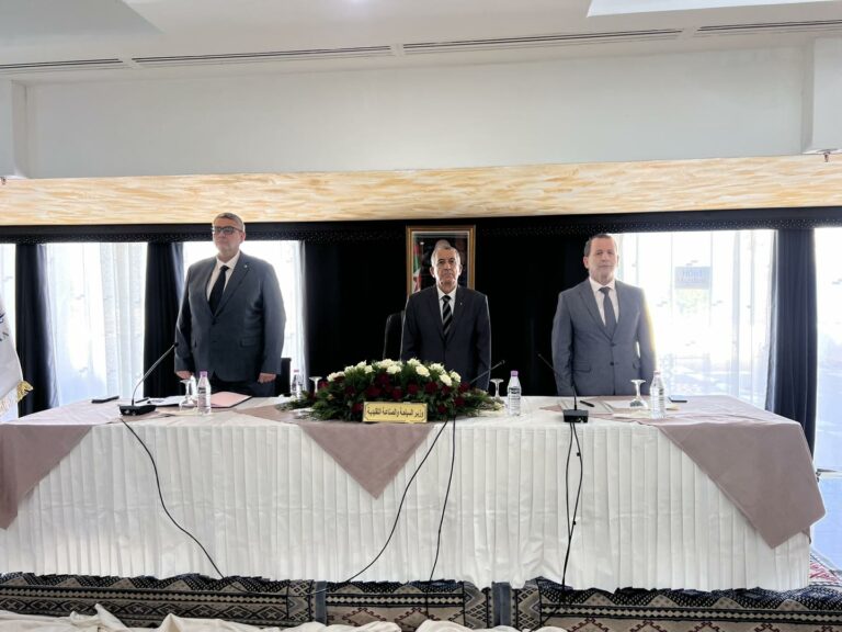 إفتتاح الملتقى التقييمي لإطارات قطاع السياحة والصناعة التقليدية