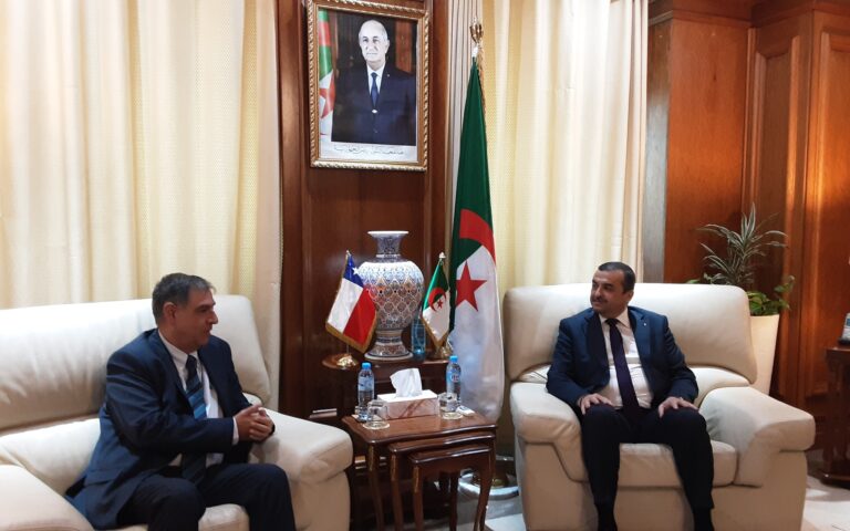 وزير الطاقة والمناجم يستقبل سفير جمهورية الشيلي لدى الجزائر