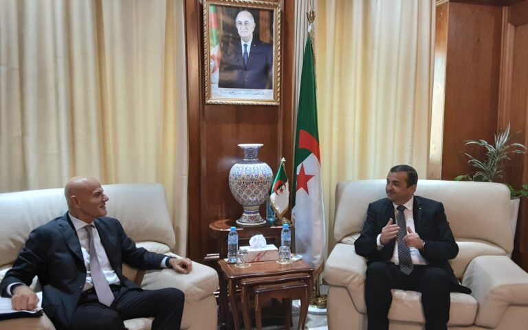وزير الطاقة والمناجم يستقبل الرئيس التنفيذي لشركة إيني الإيطالية