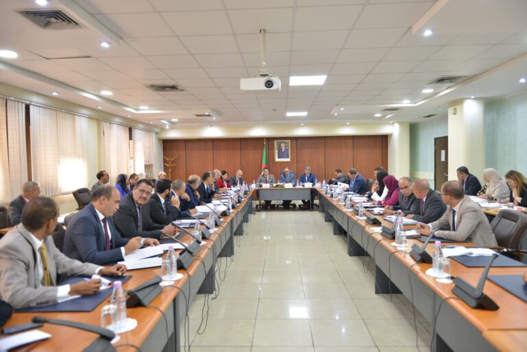 المجلس الشعبي الوطني : لجنة المالية تستمع إلى المديرة العامة للضرائب والمدير الفرعي لمتابعة الرقابة الجبائية