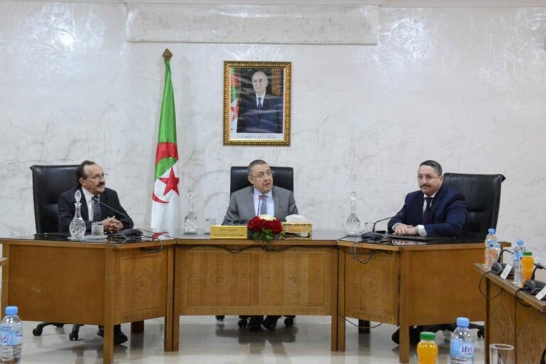 السيد ابراهيم مراد يشرف على مراسم التنصيب الرسمي للسيد العربي مرزوق أمينا عاما لوزارة الداخلية