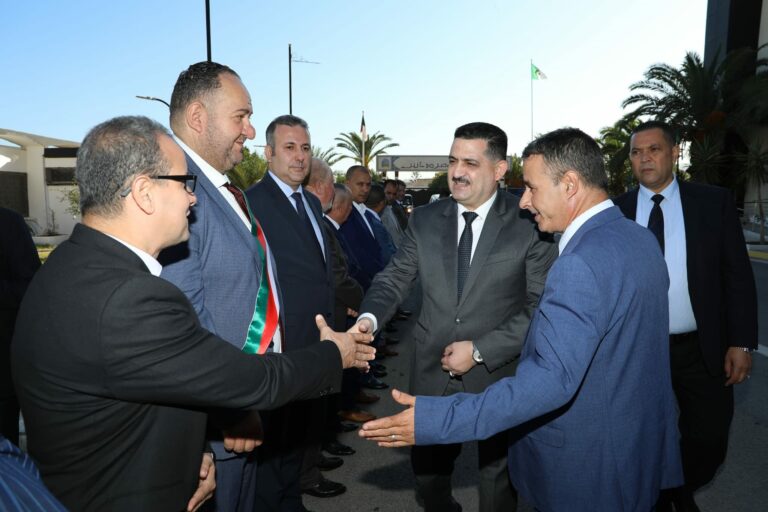 وزير الري في زيارة لمشروع ربط محطة تحلية مياه البحر كاب جنات 2 بشبكات جر وتوزيع المياه