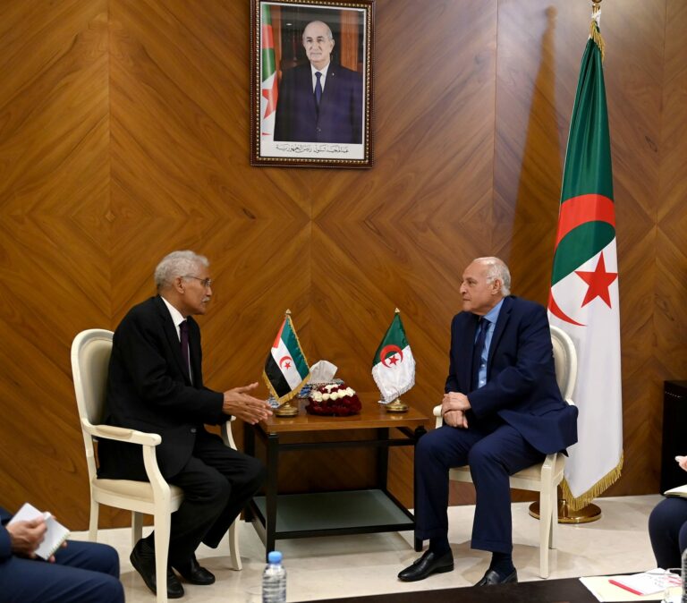 وزير الخارجية السيد أحمد عطاف يستقبل نظيره من الصحراء الغربية