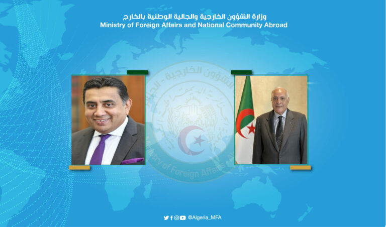 وزير الخارجية السيد أحمد عطاف يتلقى اتصالاً هاتفياً من وزير الدولة البريطاني للشؤون الخارجية