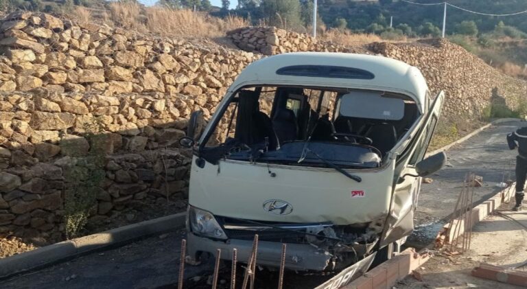 تيزي وزو : إصابة 25 تلميذا جراء إنحراف حافلة للنقل المدرسي