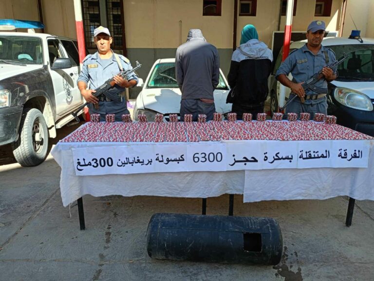 جمارك بسكرة : توقيف شخصين وحجز 6300 قرص مهلوس من نوع بريغابالين 300 ملغ