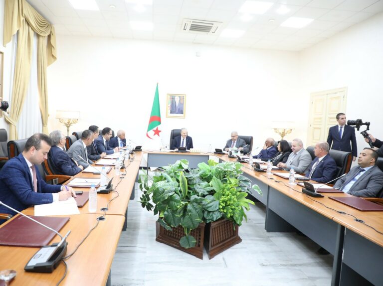 اجتماع مكتب مجلس الأمة الموسع لرؤساء المجموعات البرلمانية والمراقب البرلماني