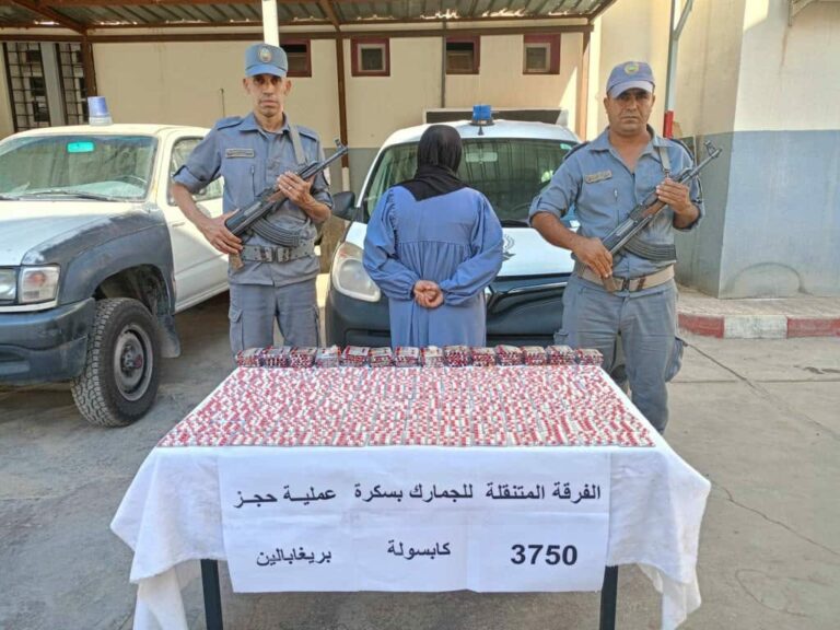 جمارك بسكرة : توقيف امرأة وحجز 3750 قرصا مهلوسا من نوع بريغابالين 300 ملغ