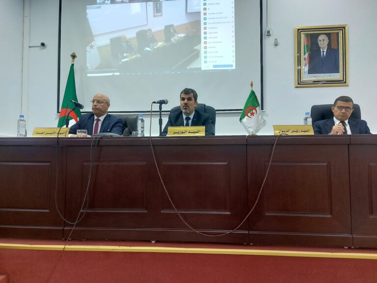 وزير الصيد البحري يجري اجتماعا تنسيقيا للوقوف على آخر التحضيرات بخصوص تنظيم الصالون الدولي للصيد البحري وتربية المائيات